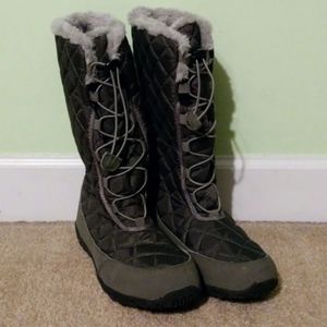 Fur Lined Gray Quilted Boots. Women's Size 9. Like new!